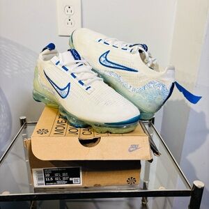 Nike Air VaporMax DH4088-025 Athletic Sneakers Men’s 10 - Women’s 11.5